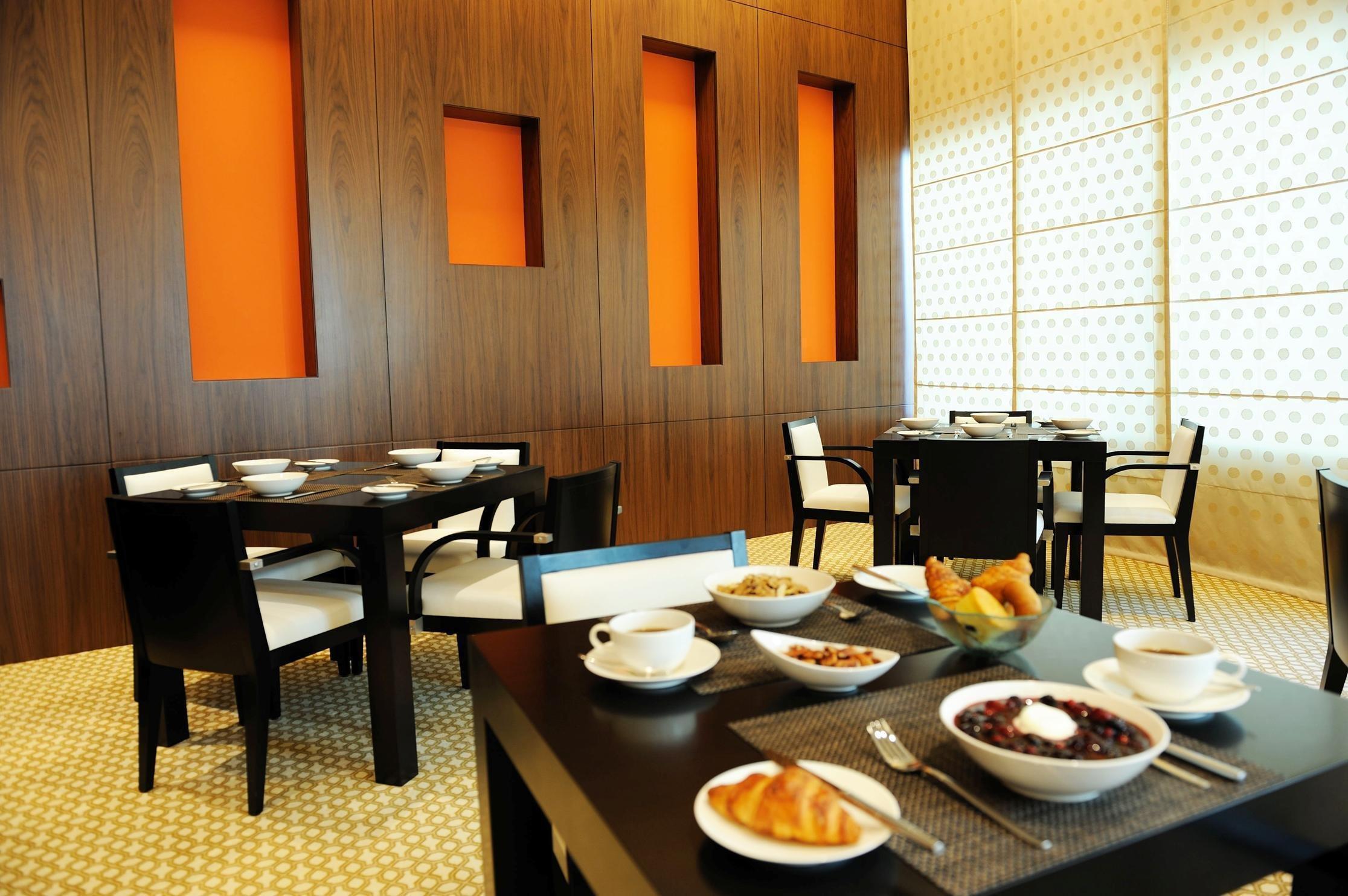 Staybridge Suites Yas Island Abu Dhabi By Ihg Restoran fotoğraf